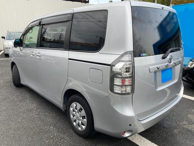 TOYOTA VOXY X