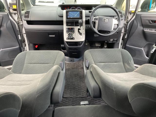 TOYOTA VOXY X