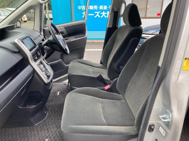 TOYOTA VOXY X